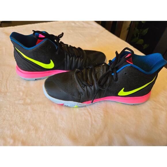Nike Kyrie 5 "Just Do It" Black Volt Hyper Pink Youth Size 7 - Picture 2 of 11